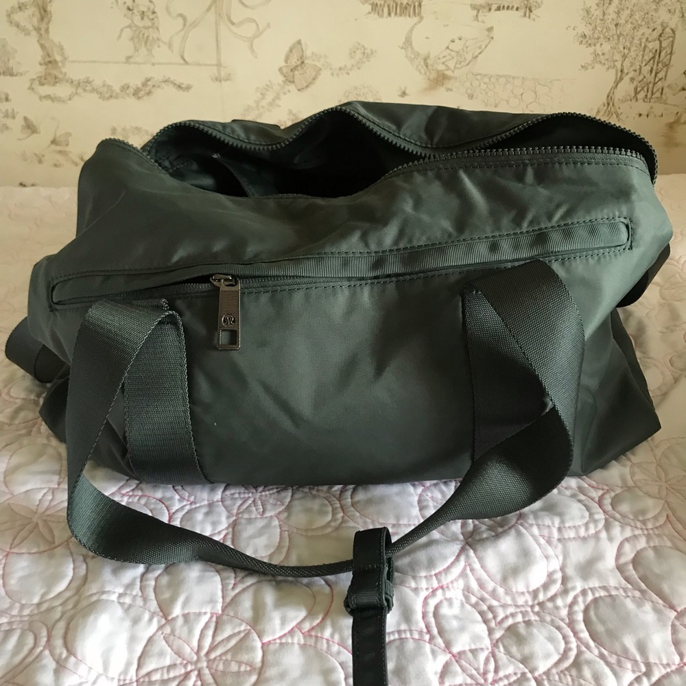 LULULEMON olive green gym bag
